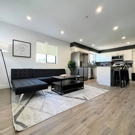Deluxe 4-Bedroom Residence Near Koreatown -Oak1